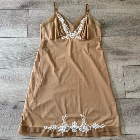 Vintage 50s 60s Women’s Tan Slip Dress Lace Trim M Boho Fairy Romantic Coquette - Picture 2 of 13